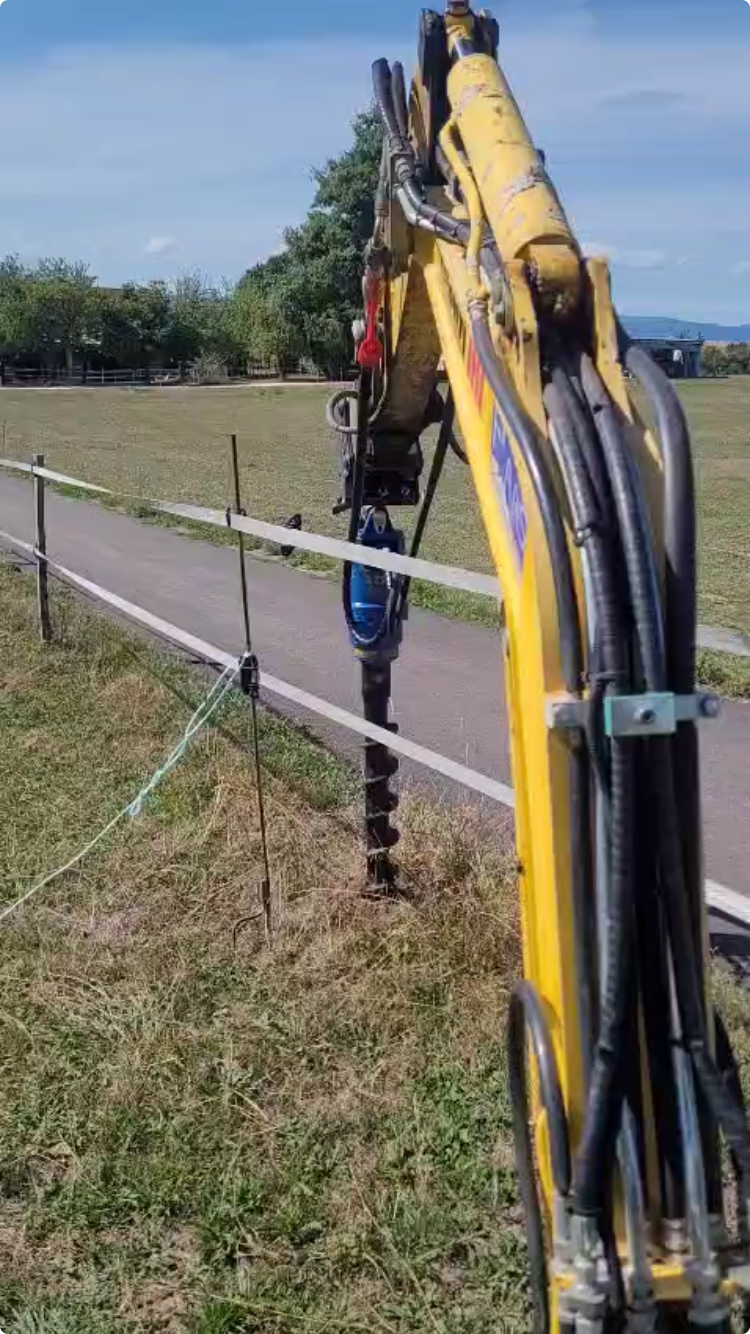 tarrière de 150mm fixé sur la pelle hydraulique